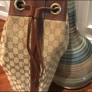 Gucci vintage cross body bucket bag.